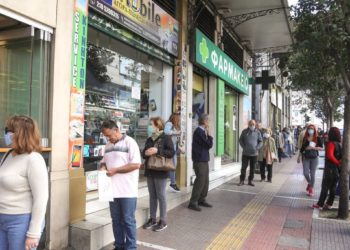 ΕΥΔΑΠ: Ουρές από το πρωί – Εντολή να μην κοπεί σε κανέναν το νερό.