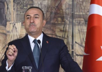 Απειλές για νέο προσφυγικό κύμα από τον Τσαβούσογλου