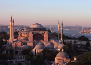 Πρόκληση Ερντογάν: Στην Αγία Σοφία θα διαβαστεί σήμερα το κοράνι για την Άλωσης της Κωνσταντινούπολης