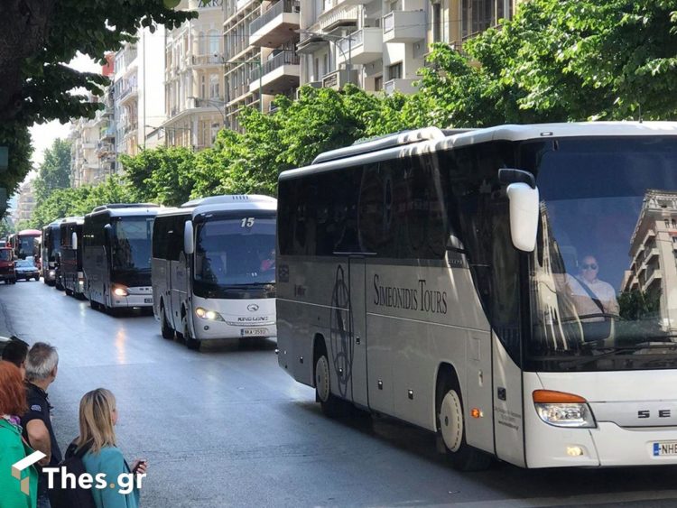 Πορεία διαμαρτυρίας με κομβόι τουριστικών λεωφορείων στη Θεσσαλονίκη (video)
