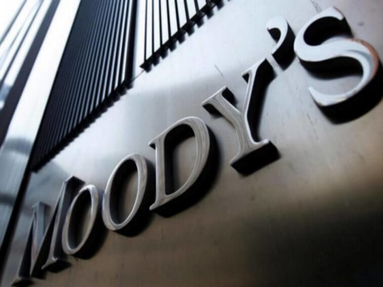 Moody’s: Σε τάση βελτίωσης το πιστοληπτικό προφίλ της Ελλάδας