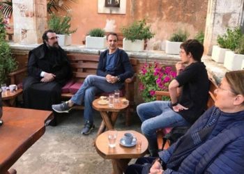 Επίσκεψη του Κυριάκου Μητσοτάκη στη Μονή Αγίας Τριάδας των Τζαγκαρόλων