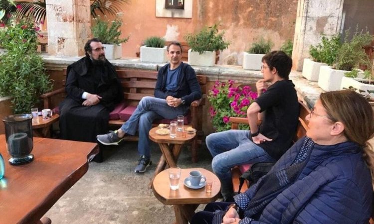 Επίσκεψη του Κυριάκου Μητσοτάκη στη Μονή Αγίας Τριάδας των Τζαγκαρόλων