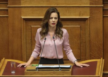 Αχτσιόγλου: Να σταματήσει το καθεστώς των αναστολών συμβάσεων εργασίας