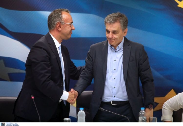 Κόντρα Σταϊκούρα – Τσακαλώτου στη Βουλή