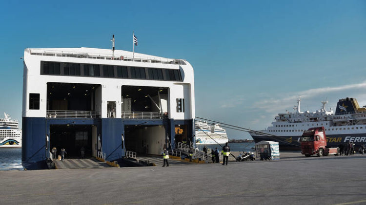 Άρση Μέτρων: Ξεκινούν από αύριο οι μετακινήσεις στα νησιά – Τα απαραίτητα δικαιολογητικά