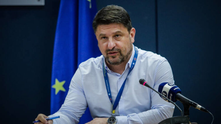 Χαρδαλιάς: Αυστηρές προειδοποιήσεις για την παραβίαση μέτρων σε καφέ-μπαρ