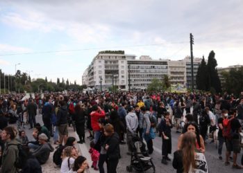 Προβληματισμός για τη διαδήλωση στο Σύνταγμα – Δεν τηρήθηκαν τα μέτρα προστασίας