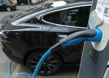 Χατζηδάκης: Επιδότηση αγοράς ηλεκτροκίνητων αυτοκινήτων, σκούτερ και ποδηλάτων