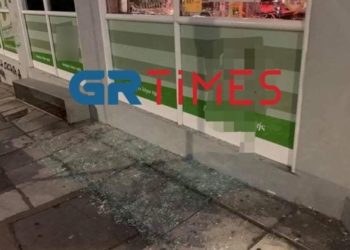 Θεσσαλονίκη: Επίθεση κουκουλοφόρων σε σούπερ μάρκετ