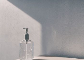 Αντιμικροβιακό σπρέι εξαφανίζει τον ιό από τις επιφάνειες για  90 ημέρες