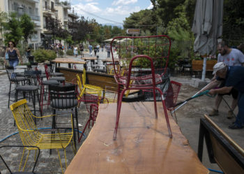 Άρση μέτρων: Ελεύθερη η μετακίνηση στα νησιά – Άνοιξαν εστιατόρια, καφέ