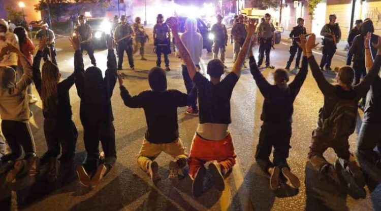 ΗΠΑ: Νεκρός 19χρονος από πυροβολισμούς κατά διαδηλωτών στο Ντιτρόιτ για τον Τζορτζ Φλόιντ(video)