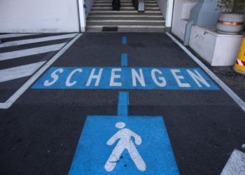 Κομισιόν: Παράταση μέχρι τις 15 Ιουνίου στον περιορισμό μετακινήσεων από τρίτες χώρες