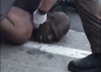 ΗΠΑ: Φρικτός θάνατος Αφροαμερικανού στη Μινεσότα από αστυνομικούς (video)