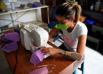 Στόχος οι 100.000 μάσκες για τις «Μοδίστρες Άμεσης Ανάγκης» (video)