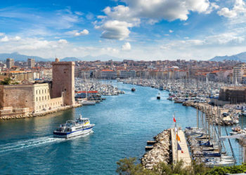 Γαλλία: Άνοιξαν οι παραλίες – Aπαγορεύεται η ηλιοθεραπεία