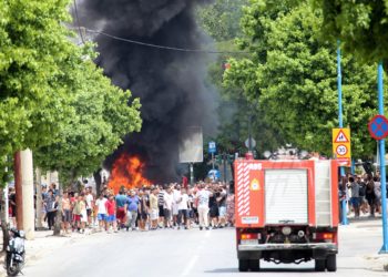 Χτυπήθηκε ο δημοσιογράφος του ΣΚΑΪ στη Νέα Σμύρνη της Λάρισας (video)