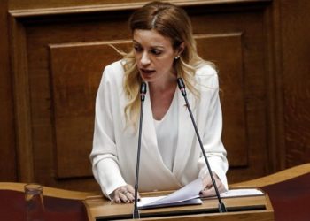 Ερώτηση της Αδαμοπούλου για παράνομο εμπόριο ζώων συντροφιάς