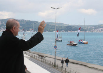 Πανηγυρισμοί, έξω από την οικία του Ερντογάν στην Κωνσταντινούπολη για την Άλωση