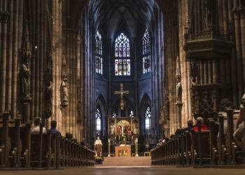 Γερμανία: Τουλάχιστον 40 άτομα μολύνθηκαν απο τον κορονοϊό σε λειτουργία στην Φρανκφούρτη