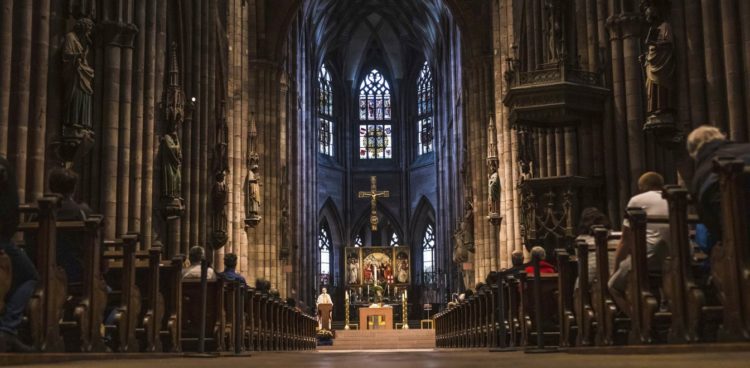 Γερμανία: Τουλάχιστον 40 άτομα μολύνθηκαν απο τον κορονοϊό σε λειτουργία στην Φρανκφούρτη