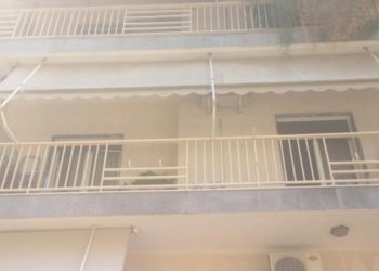 Φωκίδα: Σκοτώθηκε 70χρονη, πέφτοντας από το μπαλκόνι – Πώς υποχώρησαν τα κάγκελα