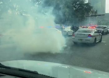 ΗΠΑ: Μαίνονται οι συγκρούσεις – Μαχαίρωσαν αστυνομικό στο Τζάκσονβιλ