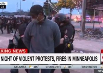 Ελεύθερος αφέθηκε ο δημοσιογράφος του CNN που συνελήφθη ενώ ήταν «στον αέρα»