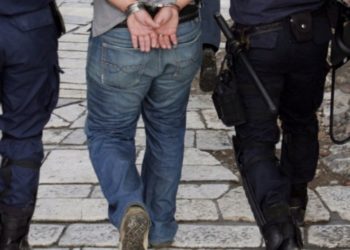 Κολωνός: Συνελήφθη 46χρονος για κατοχή ναρκωτικών και όπλων