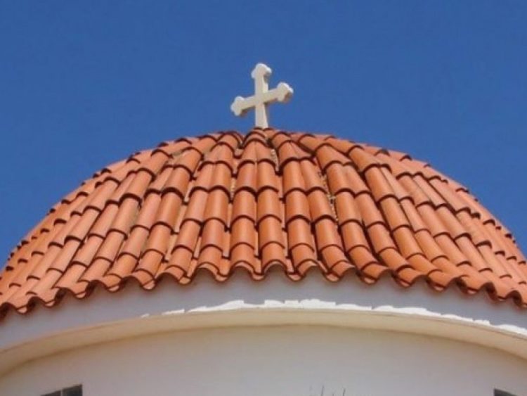 Ηράκλειο: Παπάς απεργεί από τη Θεία Λειτουργία