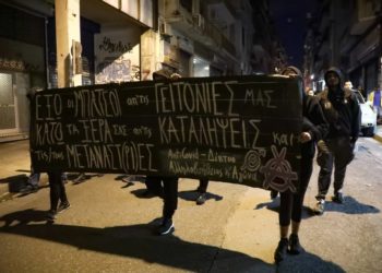 Επεισόδια στα Εξάρχεια: Φωτιές σε κάδους και πέτρες εναντίον αστυνομικών