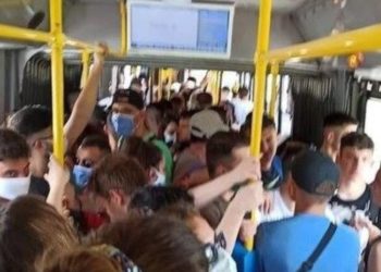 Απίστευτος συνωστισμός στο λεωφορείο που εκτελεί το δρομολόγιο Ελληνικό-Σαρωνίδα