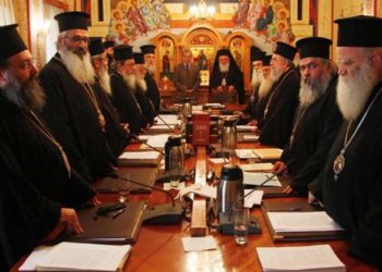 Με ένταση και συνθήματα η συνεδρίαση της Ιεράς Συνόδου για τις κλειστές εκκλησίες