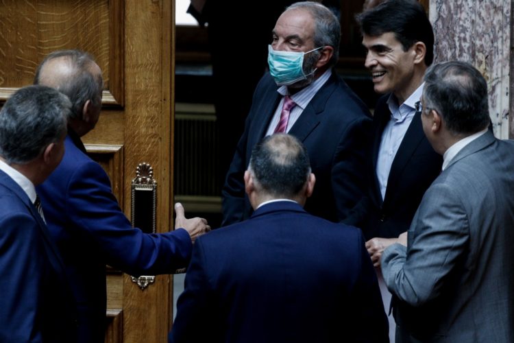 Βγήκαν τα μαχαίρια στη Νέα Δημοκρατία με στόχο τον Καραμανλή