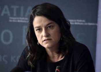 Έβαλαν στο σημάδι την Κεραμέως «Τα Νέα» και «Το Βήμα»