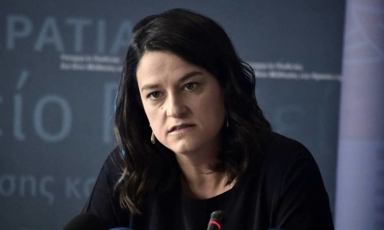 Έβαλαν στο σημάδι την Κεραμέως «Τα Νέα» και «Το Βήμα»