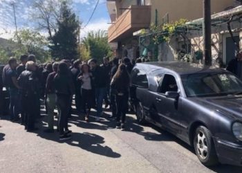 Ανώγεια: Θρήνος στην κηδεία του Γιώργου Ξυλούρη