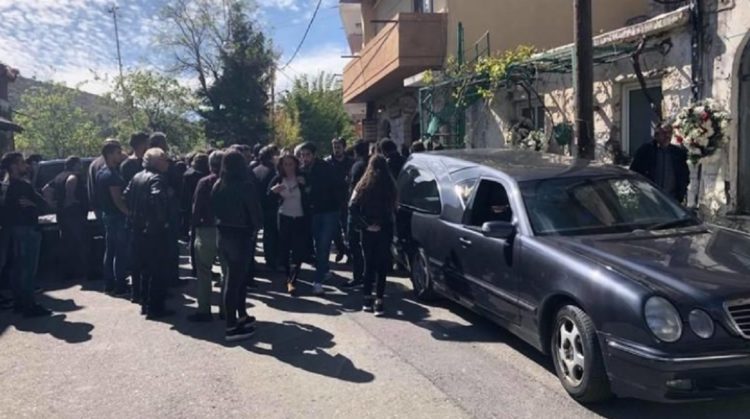 Ανώγεια: Θρήνος στην κηδεία του Γιώργου Ξυλούρη