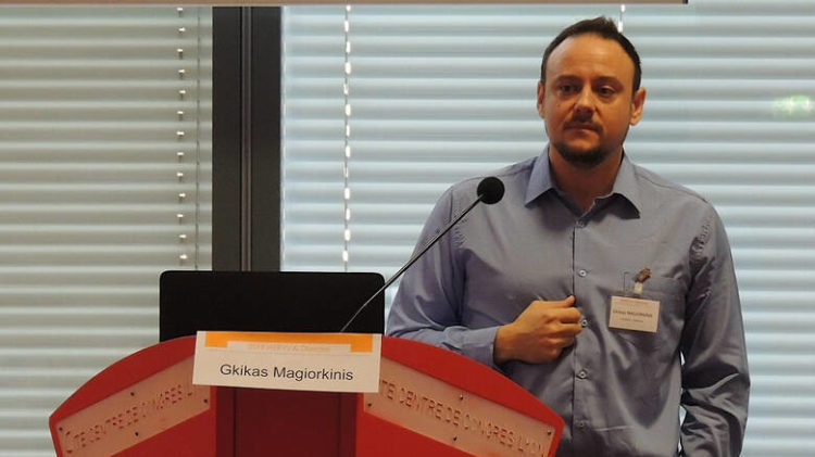 Κραυγη αγωνίας του καθηγητή Μαγιορκίνη: Εστία υπερμετάδοσης του κοροναϊού τα υπαίθρια πάρτι