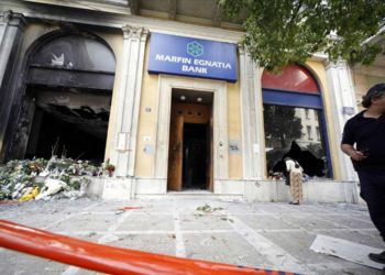 Φόρος τιμής στα θύματα της Marfin: Αποσύρεται το Δημόσιο από την αναίρεση των αποζημιώσεων