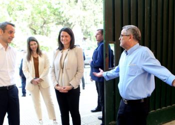 Επίσκεψη Μητσοτάκη σε Γυμνάσιο στο Παγκράτι (video)