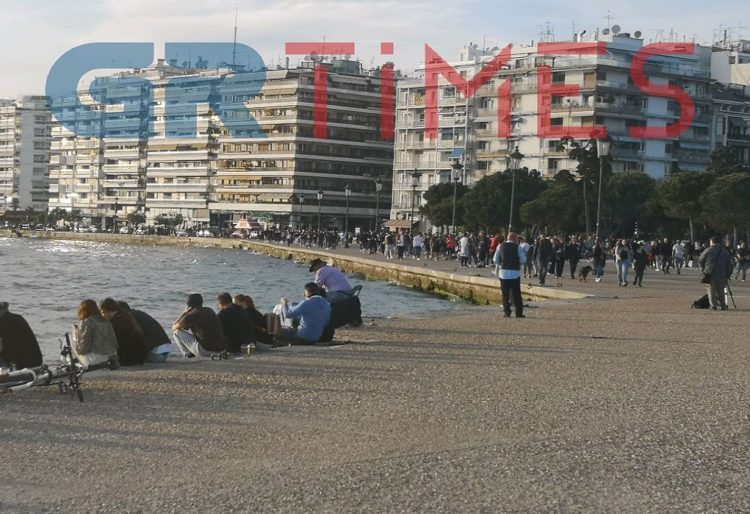 Θεσσαλονίκη: Κοσμοσυρροή στη Νέα Παραλία