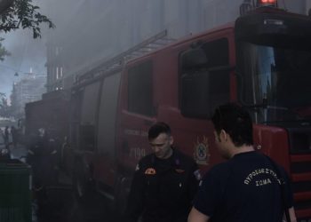 Φωτιά σε εγκαταλελειμμένο αρχοντικό στα Πατήσια