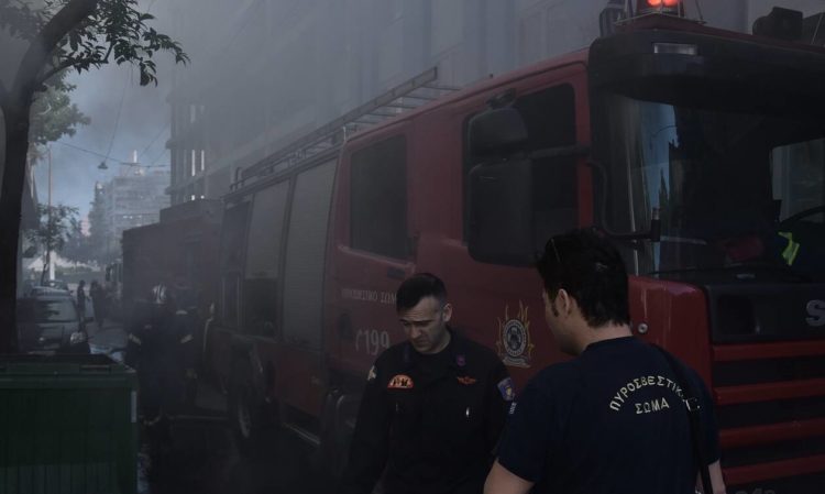 Φωτιά σε εγκαταλελειμμένο αρχοντικό στα Πατήσια