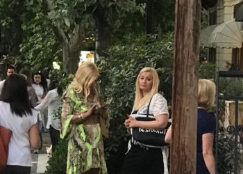 Η βόλτα της Μαρίνας Πατούλη στην Κηφισιά (Photos)