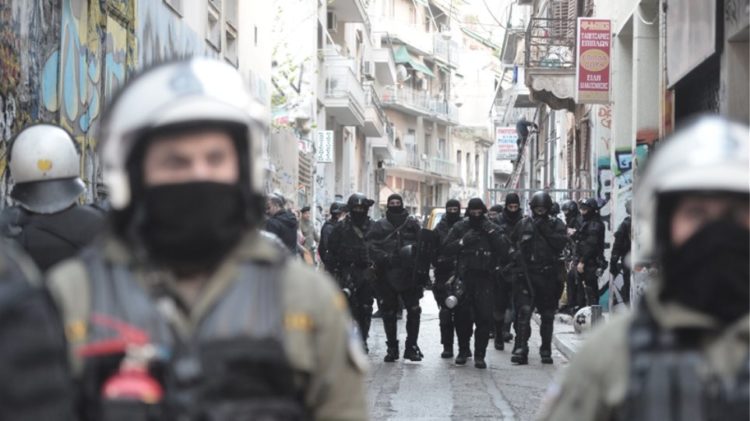 Επιχείρηση της ΕΛ.ΑΣ στα Εξάρχεια
