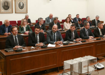 Έγιναν μόδα οι καταγραφές συνομιλιών και οι έμμεσες απειλές