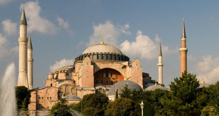 Τουρκία: Δεν θα πραγματοποιηθεί αύριο η μουσουλμανική προσευχή της Παρασκευής