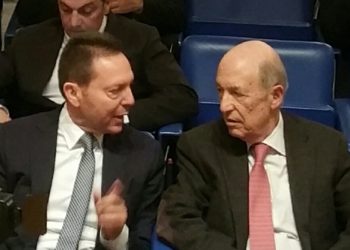 Η δημιουργική λογιστική έφερε την αποθέωση Στουρνάρα απ’ τα ξεχασιάρικα ΜΜΕ